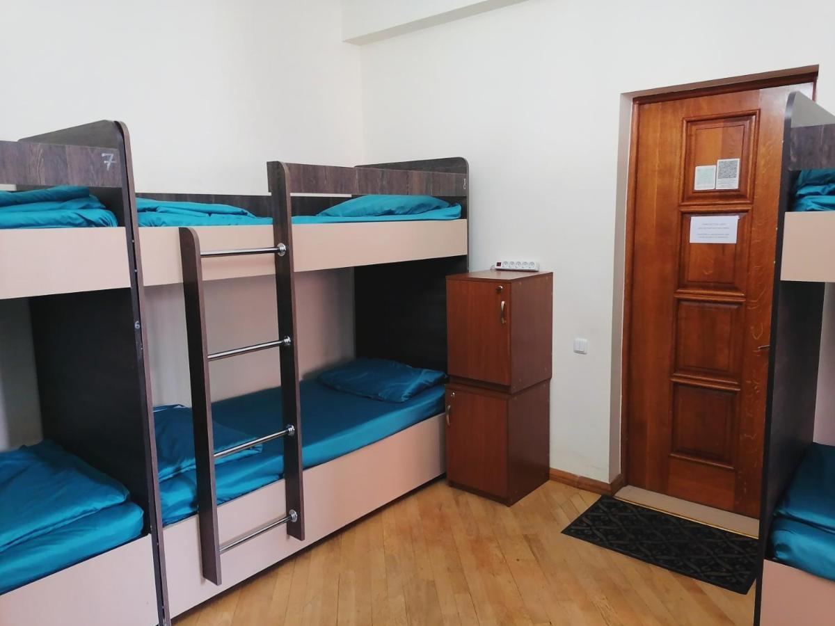 Arevahostel&Apartment エレバン エクステリア 写真